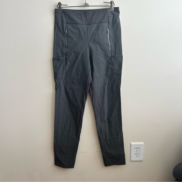 Athleta Headlands Hybrid High Rise Cargo Leggings 6 - Picture 1 of 9